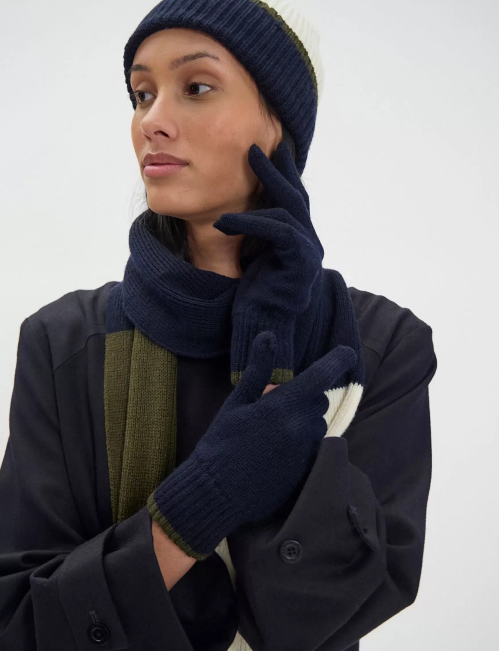 Ines de la Fressange Paris Bahia gloves in navy knit, khaki mesh Store